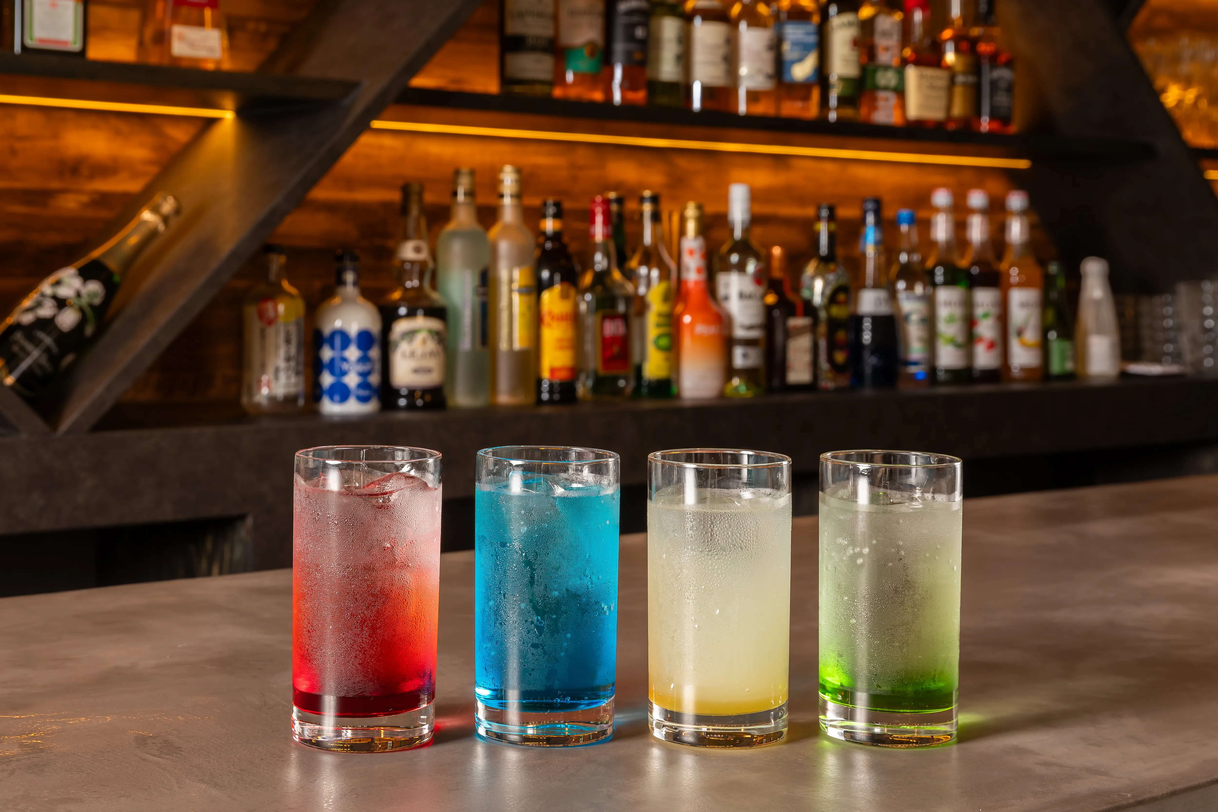 夏の夜を楽しむならBAR IBISへ。